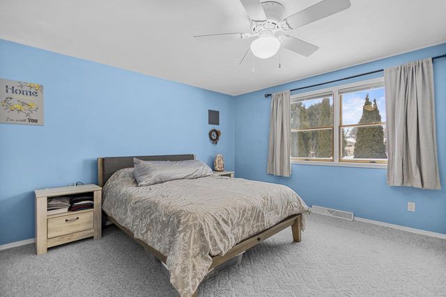 1601 S SUNDOWN LANE, Appleton, WI 54915