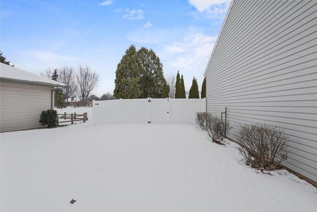 1601 S SUNDOWN LANE, Appleton, WI 54915