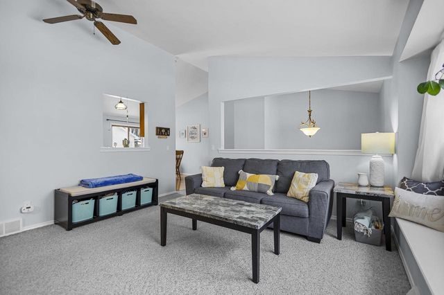 1601 S SUNDOWN LANE, Appleton, WI 54915