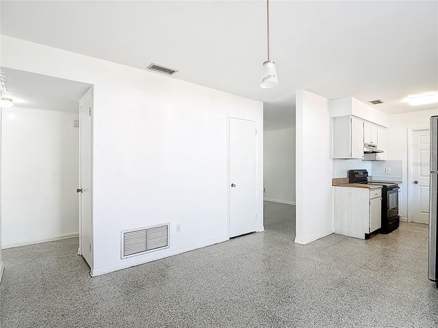 7717 W HIAWATHA STREET, Tampa, FL 33615