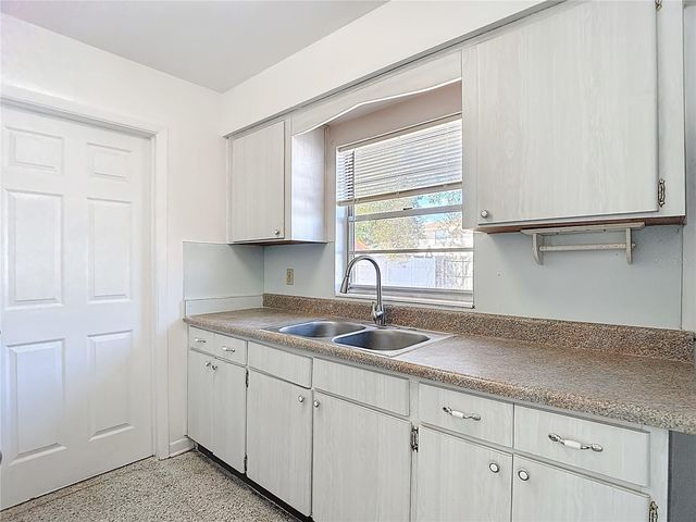 7717 W HIAWATHA STREET, Tampa, FL 33615