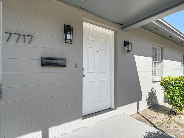 7717 W HIAWATHA STREET, Tampa, FL 33615