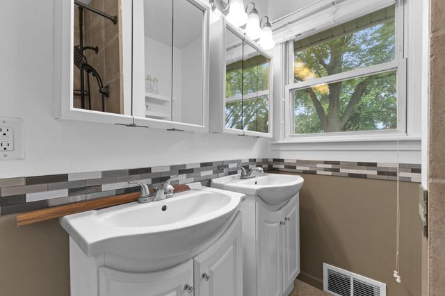 5306 Quebec Avenue N, New Hope, MN 55428