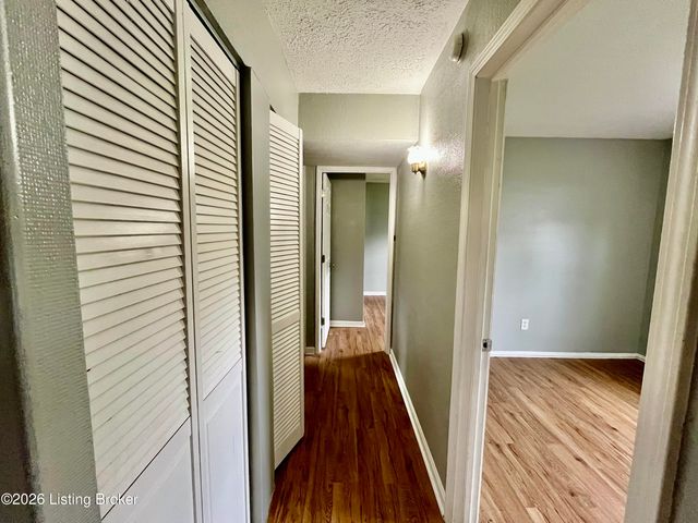 7602 Randy Ct, Louisville, KY 40258