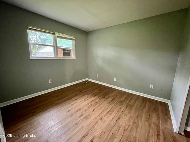 7602 Randy Ct, Louisville, KY 40258
