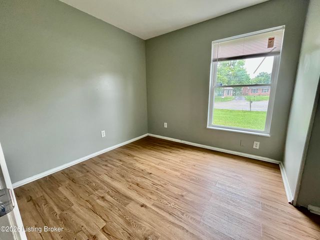7602 Randy Ct, Louisville, KY 40258