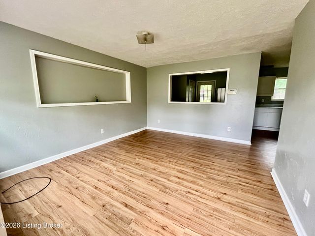 7602 Randy Ct, Louisville, KY 40258