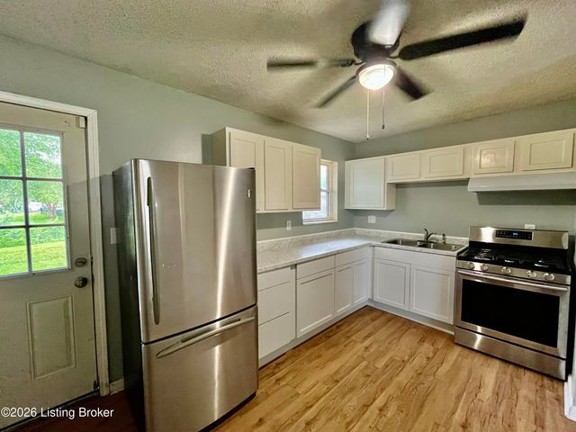 7602 Randy Ct, Louisville, KY 40258