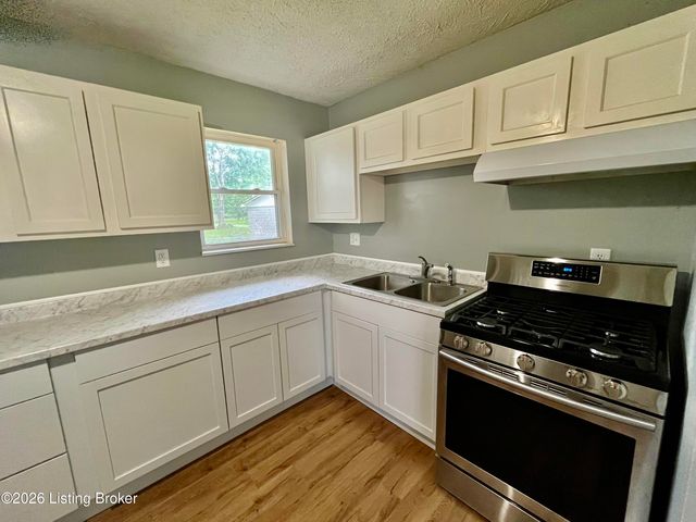 7602 Randy Ct, Louisville, KY 40258