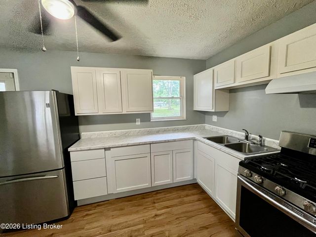 7602 Randy Ct, Louisville, KY 40258