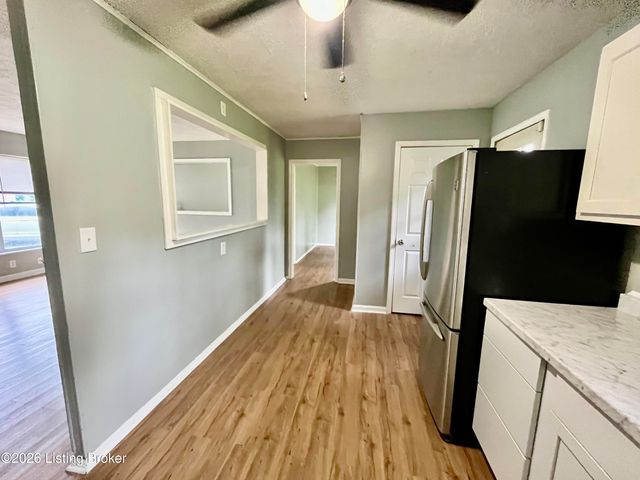 7602 Randy Ct, Louisville, KY 40258