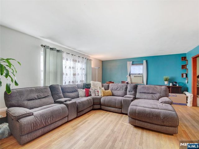 475 Dewey Avenue, Saddle Brook, NJ 07663