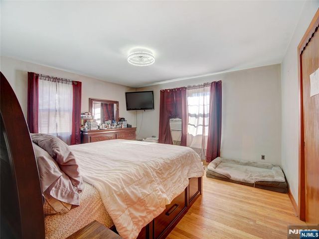 475 Dewey Avenue, Saddle Brook, NJ 07663