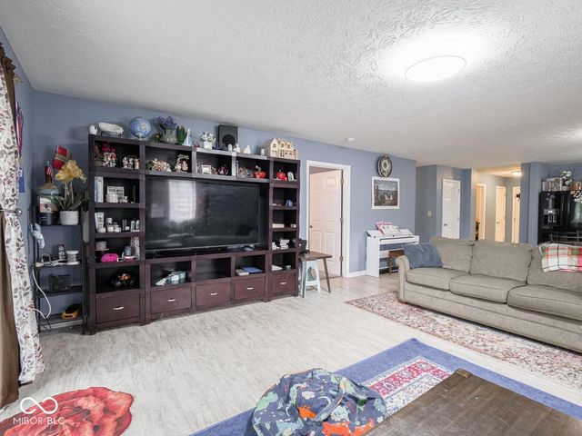 8218 Devon Avenue, Indianapolis, IN 46239