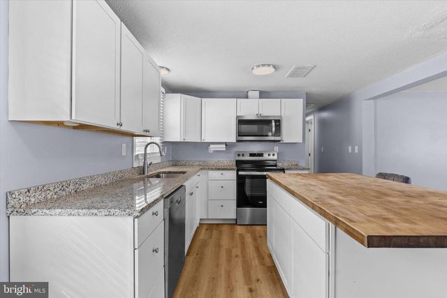 8694 SHEFFIELD MANOR BOULEV, Waynesboro, PA 17268