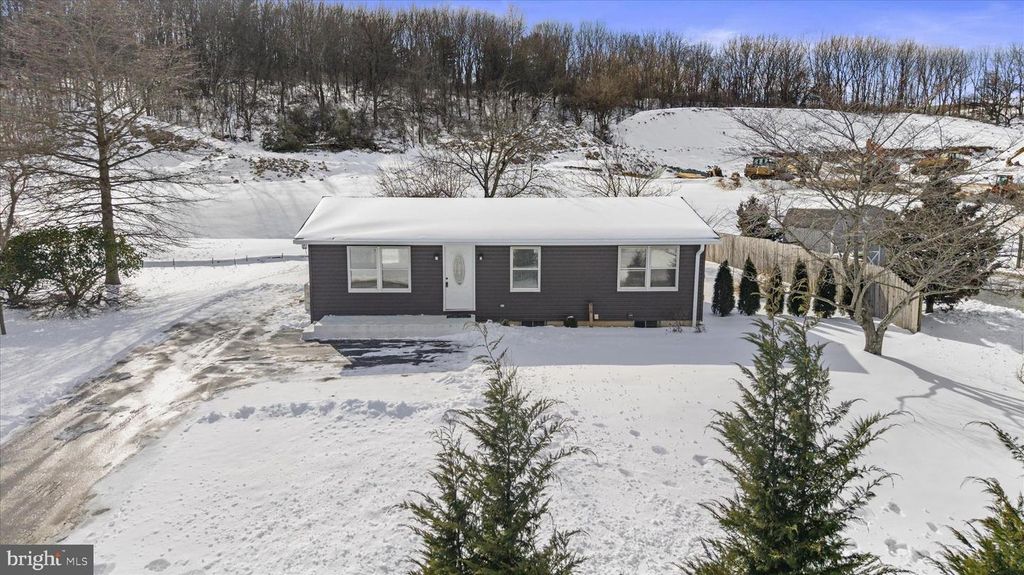 8694 SHEFFIELD MANOR BOULEV, Waynesboro, PA 17268