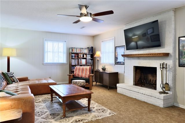 2342 N Winwood Drive, Fayetteville, AR 72703