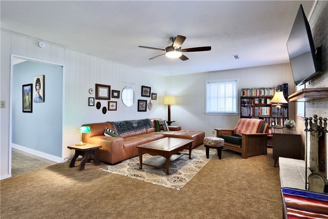 2342 N Winwood Drive, Fayetteville, AR 72703