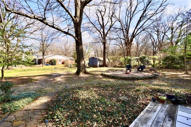 2342 N Winwood Drive, Fayetteville, AR 72703