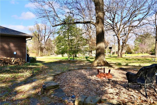 2342 N Winwood Drive, Fayetteville, AR 72703