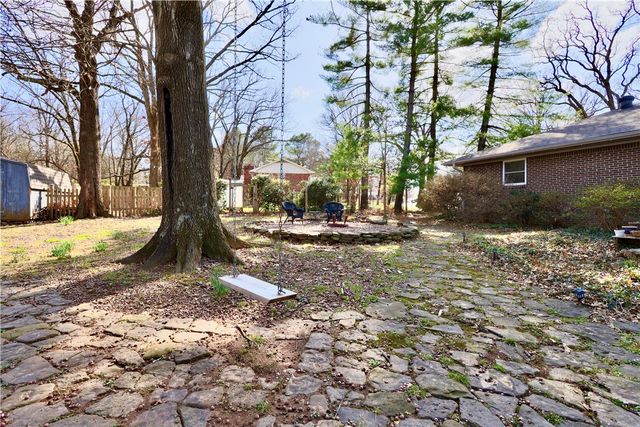 2342 N Winwood Drive, Fayetteville, AR 72703