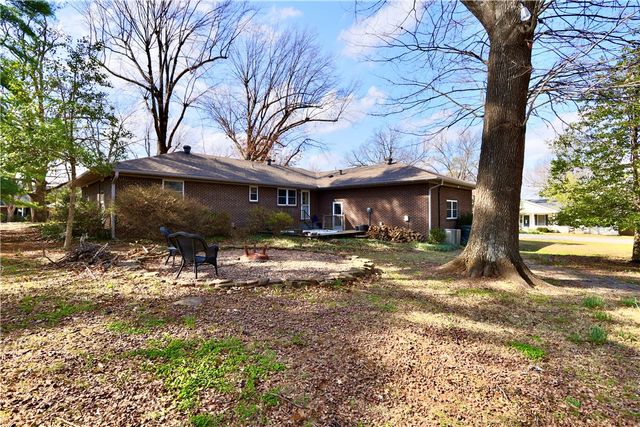 2342 N Winwood Drive, Fayetteville, AR 72703