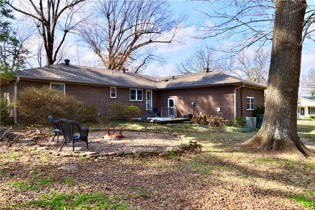 2342 N Winwood Drive, Fayetteville, AR 72703