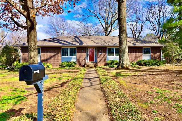 2342 N Winwood Drive, Fayetteville, AR 72703