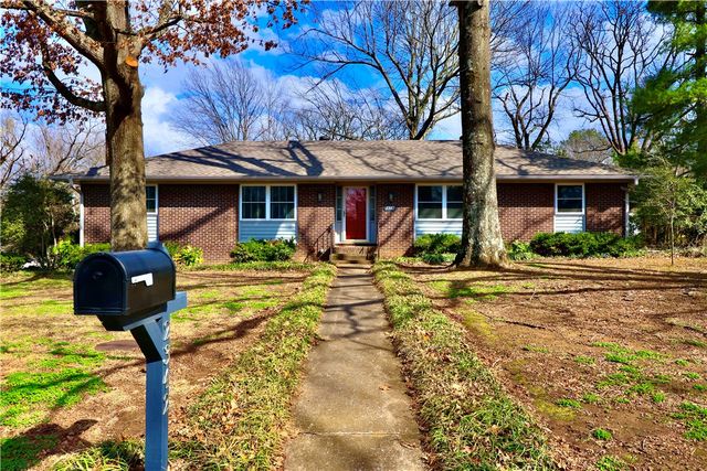 2342 N Winwood Drive, Fayetteville, AR 72703