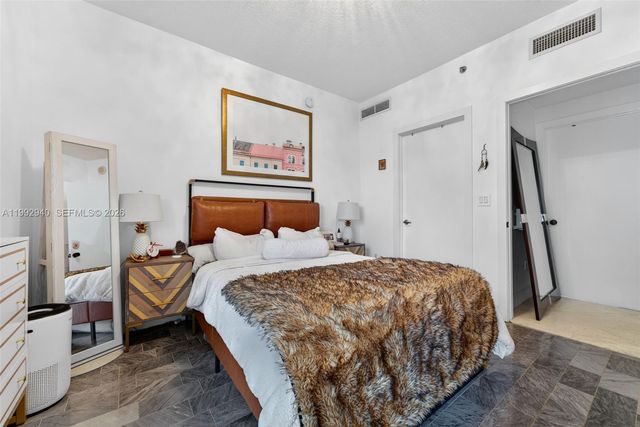 1050 Brickell Ave 2510, Miami, FL 33131