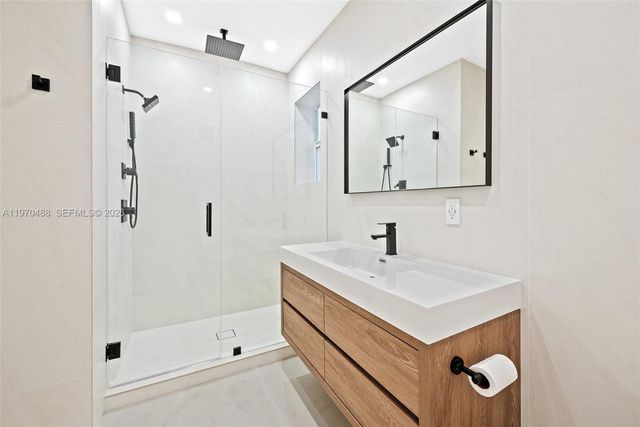 8511 NW 141st Ter 405, Miami Lakes, FL 33016