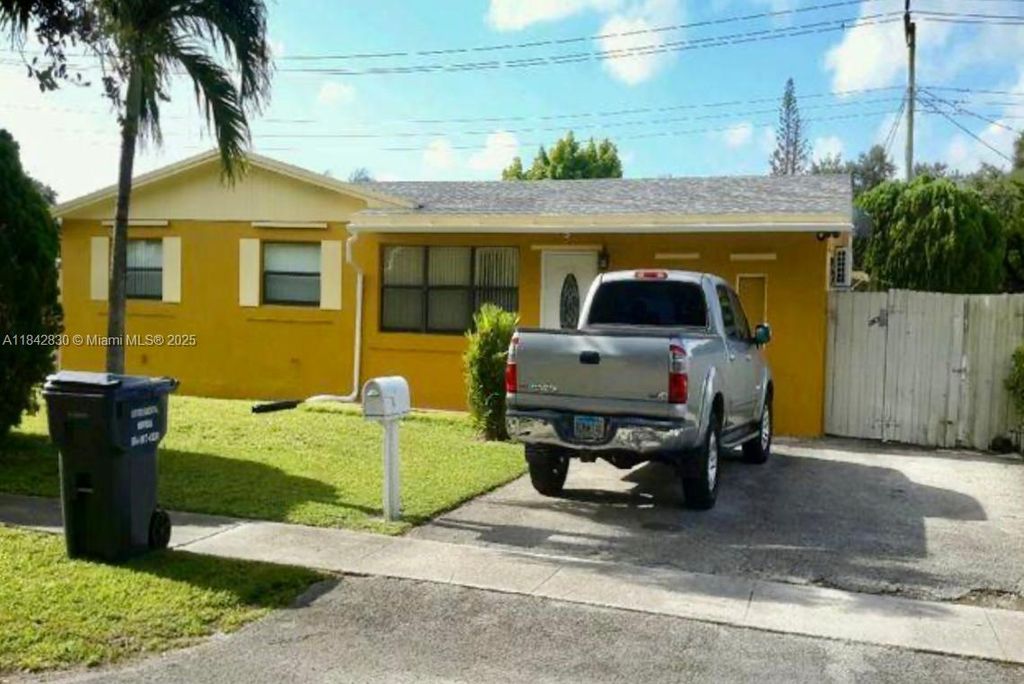 6540 Eaton St, Hollywood, FL 33024