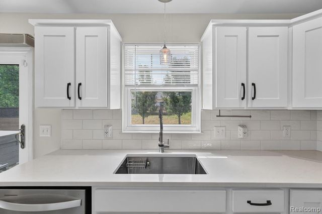 5082 Whispering Glen Trail, Holly, MI 48442