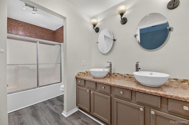 5082 Whispering Glen Trail, Holly, MI 48442