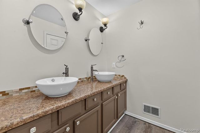 5082 Whispering Glen Trail, Holly, MI 48442