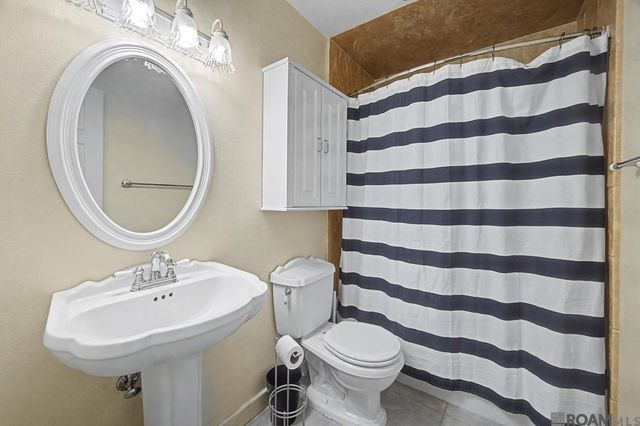 14418 Royal Oaks Ave, Baton Rouge, LA 70816