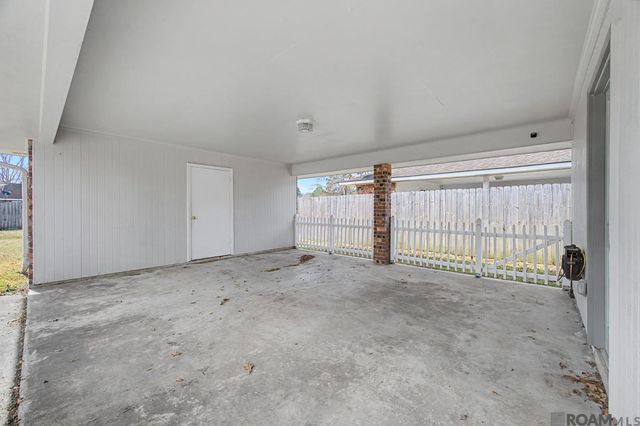 14418 Royal Oaks Ave, Baton Rouge, LA 70816