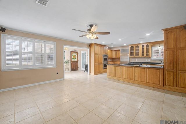 14418 Royal Oaks Ave, Baton Rouge, LA 70816