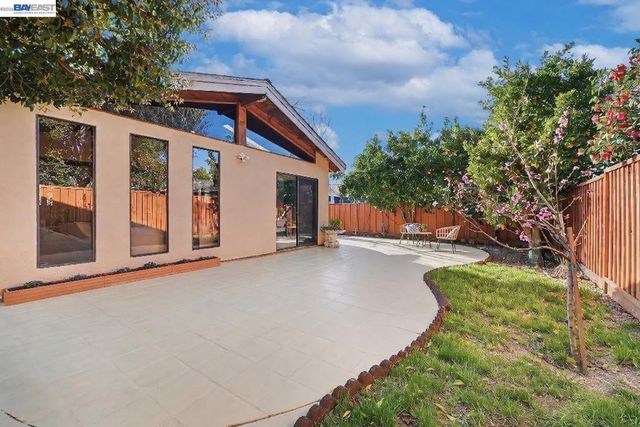 1621 Harvest Rd, Pleasanton, CA 94566