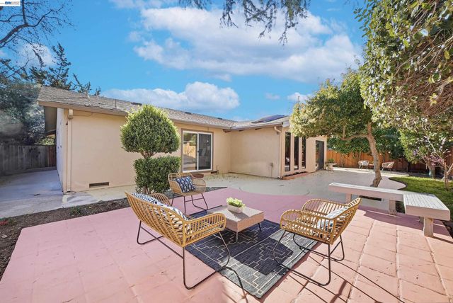 1621 Harvest Rd, Pleasanton, CA 94566