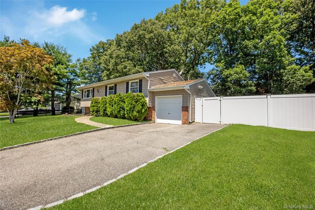 27 Morton Street, Port Jefferson Station, NY 11776