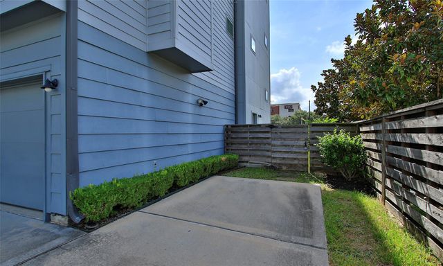 2911 Blodgett Street, Houston, TX 77004