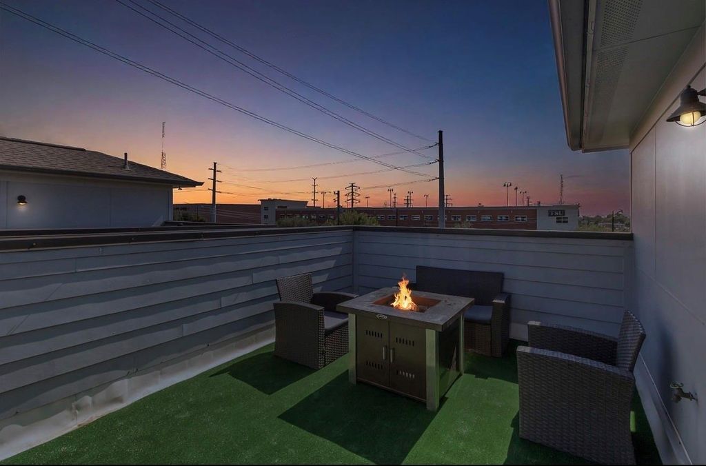 2911 Blodgett Street, Houston, TX 77004