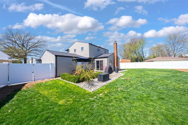 38202 Tottenham Road, Sterling Heights, MI 48312