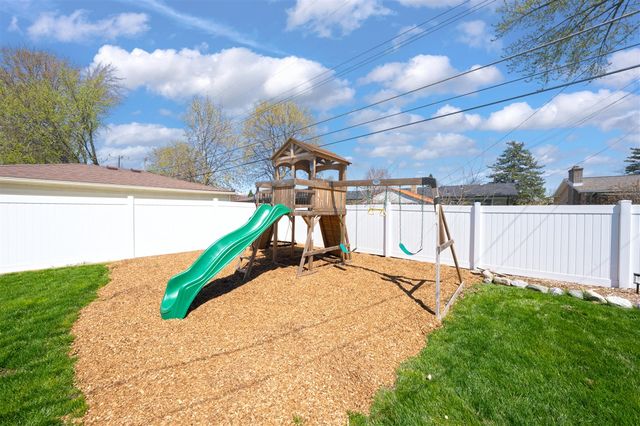 38202 Tottenham Road, Sterling Heights, MI 48312