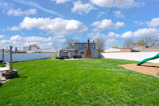 38202 Tottenham Road, Sterling Heights, MI 48312