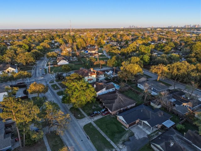 9765 Westview Drive, Houston, TX 77055