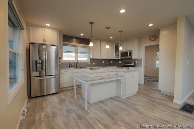 4630 Lakeview Drive, Floyds Knobs, IN 47119