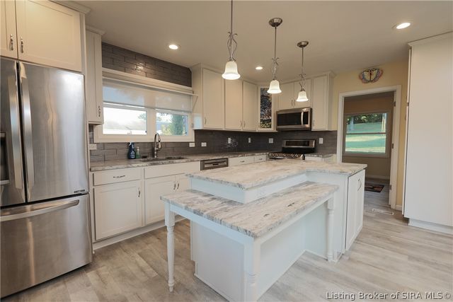 4630 Lakeview Drive, Floyds Knobs, IN 47119