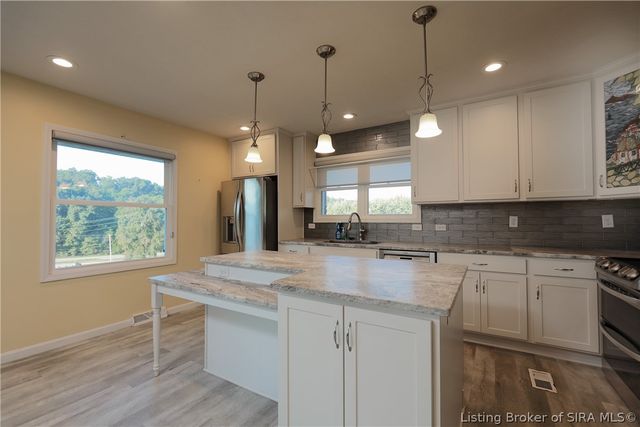 4630 Lakeview Drive, Floyds Knobs, IN 47119